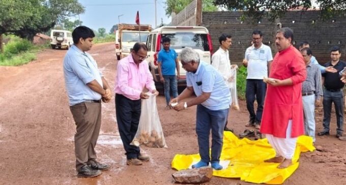 AM/NS India performs Bhoomi Pooja for construction of concrete road in Sagasahi
