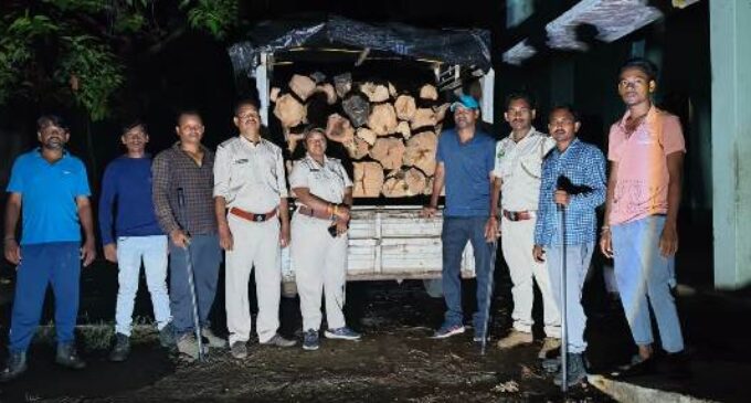 ବଲାଙ୍ଗୀର ବନ ବିଭାଗ ର ତୁହାକୁ ତୁହା ଚୋରା କାଠ ଚାଲାଣ ଧର ପଗଡ