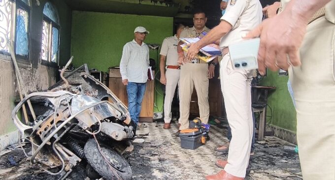 ନୟାଗଡ଼ରେ ଚାଞ୍ଚଲ୍ୟ ,ଘର ଭିତରୁ ଫରେଷ୍ଟଙ୍କ ଅର୍ଦ୍ଧଦଗ୍ଧ ପୋଡା ମୃତ ଦେହ ଉଦ୍ଧାର