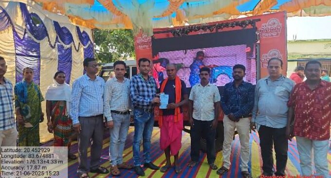 ଆଦିବାସୀ କଲ୍ୟାଣ ଯୋଜନା ପଦକ୍ଷେପଗୁଡ଼ିକର ଅଗ୍ରଗତି ସମୀକ୍ଷା କଲେ ଆଦିବାସୀ ବ୍ୟାପାର ମନ୍ତ୍ରଣାଳୟର ଉପସଚିବ ଶ୍ରୀ ସତୀଶ କୁମାର ସିଂହ