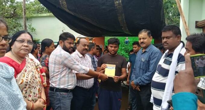 ବ୍ରାହ୍ମଣୀପାଲି ଗ୍ରାମ ପଞ୍ଚାୟତ କାର୍ଯ୍ୟାଳୟ ଠାରେ ବିକାଶ ବାହନ ରଥକୁ ସ୍ବାଗତ, ଯୋଗଦେଲେ ଜିଲ୍ଲାପାଳ