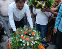 ବଗିଚାସାହି ଠାରେ ମୃତ ଯବାନଙ୍କ ଶେଷ ଦର୍ଶନ କରି ଶ୍ରଦ୍ଧାଞ୍ଜଳି ଅର୍ପଣ କଲେ ବିଧାୟକ ତଥା ମୁଖ୍ୟ ସଚେତକ ଓ ଜିଲ୍ଲାପାଳ