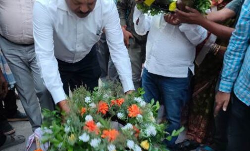 ବଗିଚାସାହି ଠାରେ ମୃତ ଯବାନଙ୍କ ଶେଷ ଦର୍ଶନ କରି ଶ୍ରଦ୍ଧାଞ୍ଜଳି ଅର୍ପଣ କଲେ ବିଧାୟକ ତଥା ମୁଖ୍ୟ ସଚେତକ ଓ ଜିଲ୍ଲାପାଳ