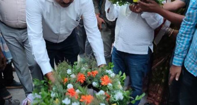 ବଗିଚାସାହି ଠାରେ ମୃତ ଯବାନଙ୍କ ଶେଷ ଦର୍ଶନ କରି ଶ୍ରଦ୍ଧାଞ୍ଜଳି ଅର୍ପଣ କଲେ ବିଧାୟକ ତଥା ମୁଖ୍ୟ ସଚେତକ ଓ ଜିଲ୍ଲାପାଳ