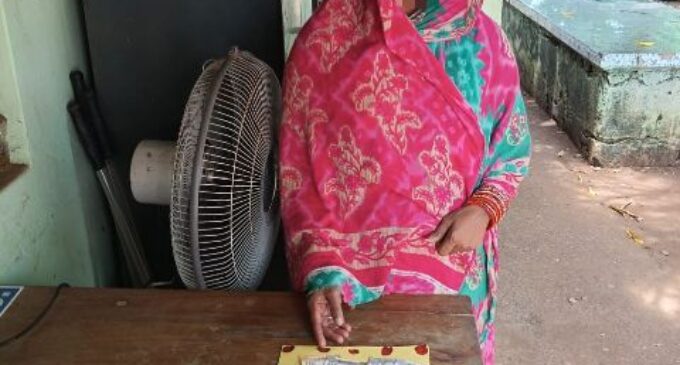 ୩୫.୨୫ ଗ୍ରାମ ବ୍ରାଉନସୁଗାର ସହିତ ମହିଳା ନିଶା ବ୍ୟବସାୟୀ ଗିରଫ