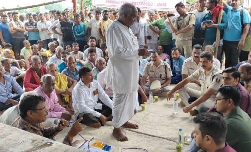 ରାସ୍ତା ପାଇଁ ଆନ୍ଦୋଳନକୁ ଓହ୍ଲାଇଲେ ୧୭ ଖଣ୍ଡ ଗ୍ରାମବାସୀ ପ୍ରଶାସନର ପ୍ରତିଶ୍ରୁତି ପରେ ଆନ୍ଦୋଳନ ପ୍ରତ୍ୟାହୃତ