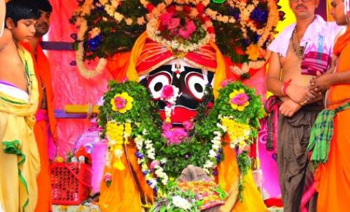 ରଥ ଉପରେ ଅଳଙ୍କାରରେ ସଜ୍ଜିତ ହେଲେ ଶ୍ରୀଜିଉ : ସୁନାବେଶ ଦେଖିବାକୁ ଶ୍ରଦ୍ଧାଳୁଙ୍କ ଭିଡ଼