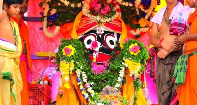 ରଥ ଉପରେ ଅଳଙ୍କାରରେ ସଜ୍ଜିତ ହେଲେ ଶ୍ରୀଜିଉ : ସୁନାବେଶ ଦେଖିବାକୁ ଶ୍ରଦ୍ଧାଳୁଙ୍କ ଭିଡ଼