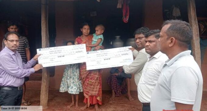 ଦୁର୍ଘଟଣାରେ ମୃତକ ପରିବାରକୁ ମୁଖ୍ୟମନ୍ତ୍ରୀ ରିଲିଫ ପାଣ୍ଠିରୁ ୮ ଲକ୍ଷ ଟଙ୍କାର ସହାୟତା