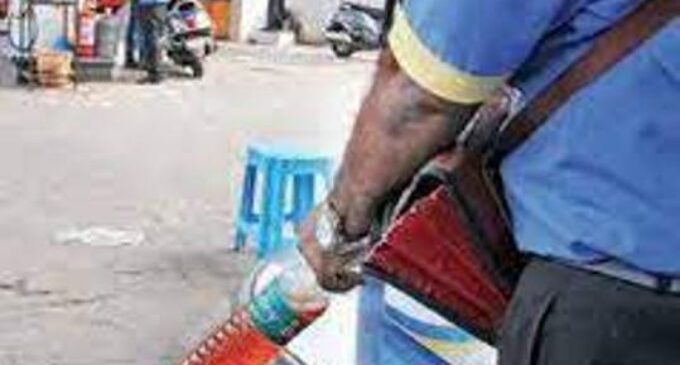 ଆକ୍ସନ ମୋଡ଼ରେ ସରକାର, ଖୋଲାରେ ପେଟ୍ରୋଲ ବିକିବା ନେଇ ଗାଇଡ଼ ଲାଇନ