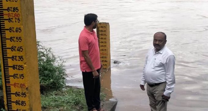 ଜଳ ସେଚନ ବଙ୍ଗଳା ଠାରେ ମହାନଦୀର ଜଳ ସ୍ତର ମାପକ ଗଜ୍ ପରିଦର୍ଶନ କଲେ ଅତିରିକ୍ତ ଜିଲ୍ଲାପାଳ