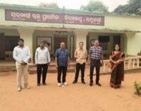 କଣ୍ଟାମାଳ ନିର୍ବାଚନ ମଣ୍ଡଳୀର ବିଭିନ୍ନ ବୁଥ ପରିଦର୍ଶନ କଲେ ଜିଲ୍ଲାପାଳ ଓ ଅନ୍ୟ ବରିଷ୍ଠ ଅଧିକାରୀ