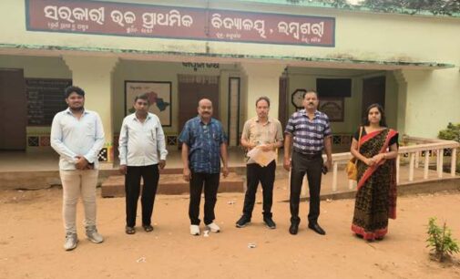 କଣ୍ଟାମାଳ ନିର୍ବାଚନ ମଣ୍ଡଳୀର ବିଭିନ୍ନ ବୁଥ ପରିଦର୍ଶନ କଲେ ଜିଲ୍ଲାପାଳ ଓ ଅନ୍ୟ ବରିଷ୍ଠ ଅଧିକାରୀ