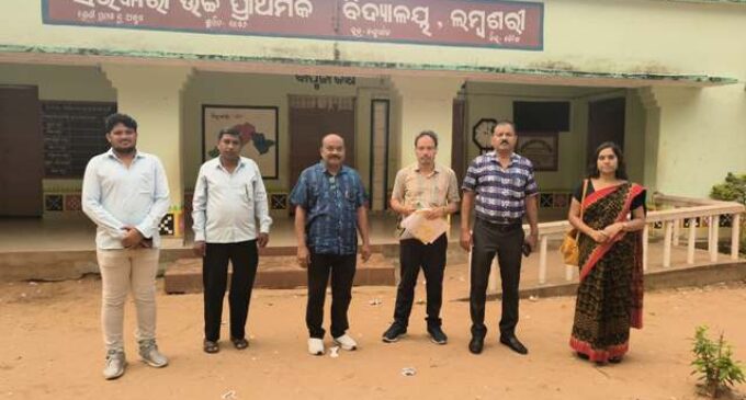 କଣ୍ଟାମାଳ ନିର୍ବାଚନ ମଣ୍ଡଳୀର ବିଭିନ୍ନ ବୁଥ ପରିଦର୍ଶନ କଲେ ଜିଲ୍ଲାପାଳ ଓ ଅନ୍ୟ ବରିଷ୍ଠ ଅଧିକାରୀ