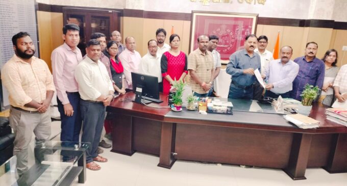 ଜିଲ୍ଲାର ସମସ୍ତ ଓଏଏସ ଅଧିକାରୀ ବିଏମସି ଅତିରିକ୍ତ କମିଶନରଙ୍କୁ ମାଡ ପ୍ରତିବାଦରେ ସାମୁହିକ ଛୁଟିରେ ଯିବା ପାଇଁ ଦାବି ପତ୍ର ଦେଲେ