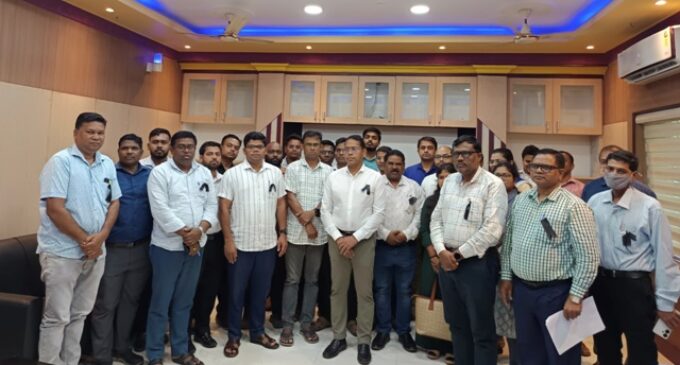 ଓଏଏସ୍ ସଂଘର ସମୂହ ଛୁଟି ପ୍ରଭାବ: ସମଗ୍ର ଜିଲ୍ଲାର ବ୍ଲକ ଓ ତହସିଲ ଅଫିସରେ କାମ ଠପ୍‍, ଲୋକେ ହନ୍ତସନ୍ତ