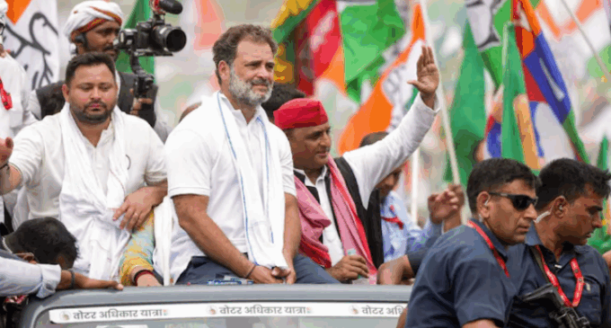 Rahul Gandhi on stage, Tejashwi Yadav declares himself chief ministerial face