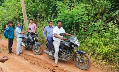 Rayagada CDO Akshay Khemundu wins hearts of Dongria Kondhs by surprise visit