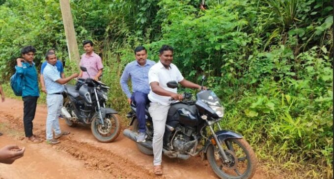 Rayagada CDO Akshay Khemundu wins hearts of Dongria Kondhs by surprise visit