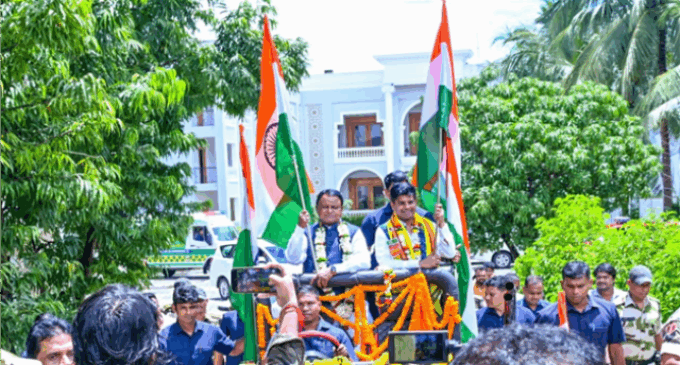 ବୟାଳିଶ ମୌଜା ‘ଘରେ ଘରେ ତ୍ରିରଙ୍ଗା’ ଶୋଭାଯାତ୍ରାରେ ମୁଖ୍ୟମନ୍ତ୍ରୀ, ରାଷ୍ଟ୍ରୀୟ ଏକତା ସୁଦୃଢ କରିବାରେ ରହିଛି ମହତ୍ୱପୂର୍ଣ୍ଣ ଭୂମିକା