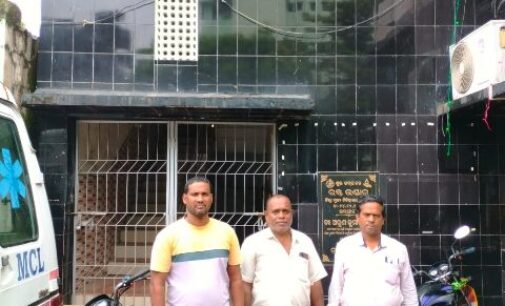 ଛାତ୍ରୀ ପାଇଁ ରକ୍ତ ଦାନ କଲେ ତିନି ଶିକ୍ଷକ