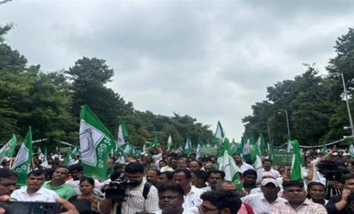 ରଣକ୍ଷେତ୍ର ପାଲଟିଲା ଲୋୟର ପିଏମ୍‌ଜି : ପୋଲିସ ସହ ବିଜେଡି କର୍ମୀଙ୍କର ଧସ୍ତାଧସ୍ତି, ବିକ୍ଷୋଭକାରୀଙ୍କ ଉପରକୁ ପାଣି ମାଡ଼