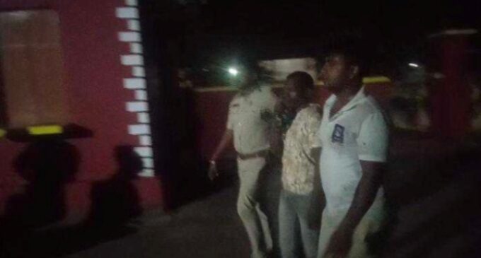 କୋର୍ଟ ହାଜତକୁ ନେବା ବେଳେ ଖସି ପଳାଇଲା ଅଭିଯୁକ୍ତ : ପରିତ୍ୟକ୍ତ ଘରୁ ଉଦ୍ଧାର କଲେ ଅବକାରୀ ପୋଲିସ