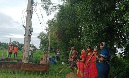 ଘରୋଇ ଜମିରେ ଟଣା ହେଉଛି ୧୧ କେଭି ବିଦ୍ୟୁତ ତାର ; ପ୍ରତିବାଦ କଲେ ଜମି ମାଲିକଙ୍କୁ ମିଳୁଛି ହତ୍ୟା ଧମକ