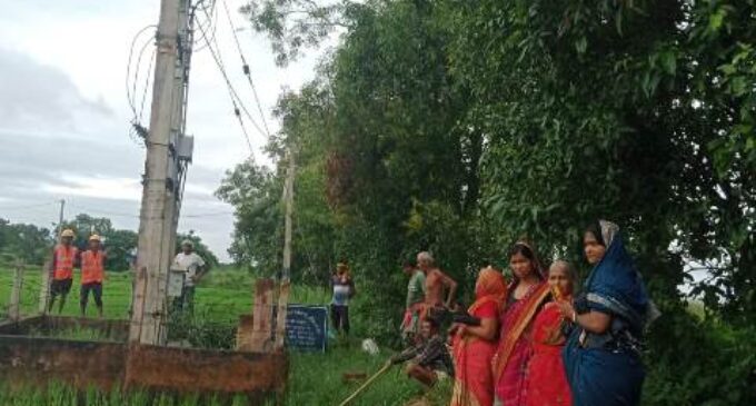 ଘରୋଇ ଜମିରେ ଟଣା ହେଉଛି ୧୧ କେଭି ବିଦ୍ୟୁତ ତାର ; ପ୍ରତିବାଦ କଲେ ଜମି ମାଲିକଙ୍କୁ ମିଳୁଛି ହତ୍ୟା ଧମକ