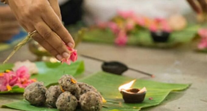 ଆଜି ହେଉଛି ପବିତ୍ର ମହାଳୟା ଅମାବାସ୍ୟା, ପିଣ୍ତଦାନ କରୁଛନ୍ତି ଶହ ଶହ ଶ୍ରଦ୍ଧାଳୁ