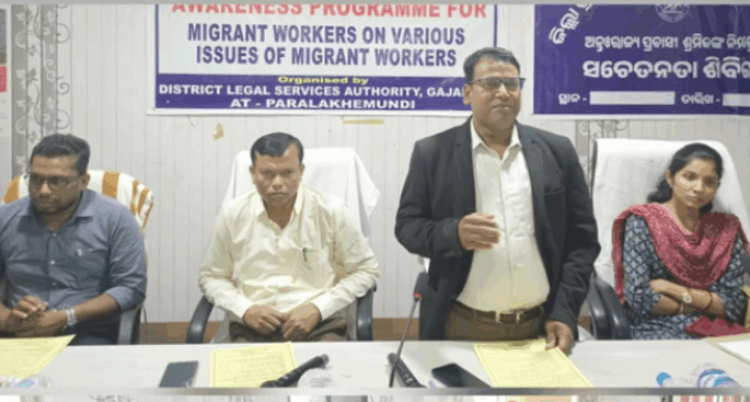 ଗଜପତି : ଜିଲ୍ଲା ଆଇନସେବା ପ୍ରାଧିକରଣ ପକ୍ଷରୁ ପ୍ରବାସୀ ଶ୍ରମିକଙ୍କ ବିଭିନ୍ନ ସମସ୍ୟା ସମ୍ବନ୍ଧୀୟ ସଚେତନତା କାର୍ଯ୍ୟକ୍ରମ