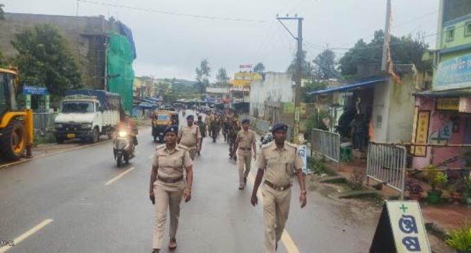 ପାର୍ବଣ ପାଇଁ ପୋଲିସ ତାର ଉପସ୍ଥିତି ଜାହିର କଲା ,ଶାନ୍ତିଶୃଙ୍ଖଳା ସହ ପାଳନ ପାଇଁ ପୋଲିସ ପକ୍ଷରୁ ଫ୍ଲାଗମାର୍ଚ୍ଚ