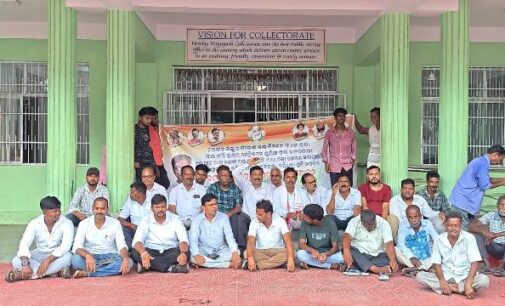 ନୟାଗଡ ଜିଲ୍ଲା ଚାଷୀକୂଳଙ୍କୁ ସାର ଯୋଗାଇବାରେ ମୋହନ ସରକାର ବିଫଳ : ଜିଲ୍ଲାବ୍ୟାପି ସାର କଳାବଜାରୀ ପାଇଁ ଜିଲ୍ଲାପାଳଙ୍କୁ ଦାୟୀ କଲା କଂଗ୍ରେସ