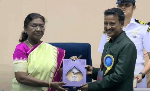 ‘ପୁଷ୍କରା’ ପାଇଁ ଶୁଭ୍ରାଂଶୁ ଓ ‘ସି ଆଣ୍ଡ ସେଭେନ୍ ଭିଲେଜେସ୍’ ପାଇଁ ଇତିରାଣୀ ସାମନ୍ତ ଗ୍ରହଣ କଲେ ଜାତୀୟ ଚଳଚ୍ଚିତ୍ର ପୁରସ୍କାର