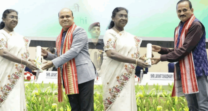 ଓଡ଼ିଶାର ଦୁଇ ଶିକ୍ଷକଙ୍କୁ ‘ଜାତୀୟ ଶିକ୍ଷକ ପୁରସ୍କାର‘ରେ ସମ୍ମାନିତ କଲେ ରାଷ୍ଟ୍ରପତି