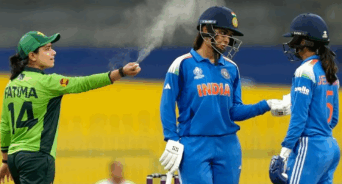 India Women at 167/5 after 39 overs overs, continue no-handshake policy with Pakistan; bugs interrupt match twice