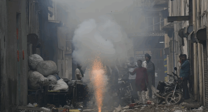 Post-Diwali smog chokes Delhi: Air quality plunges to ‘very poor’category