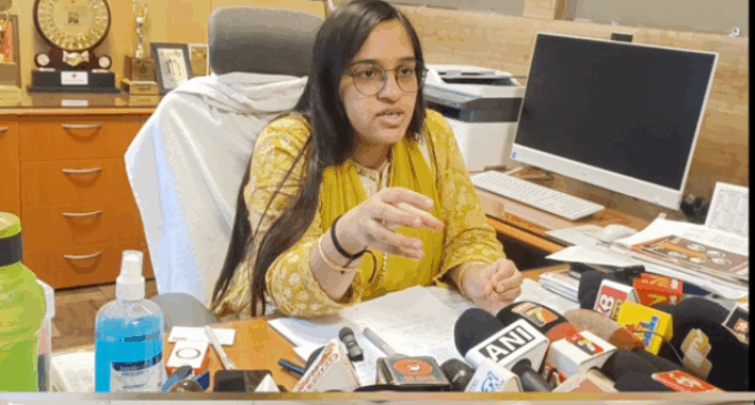 ଗଜପତି : ଆଗାମୀ ସମ୍ଭାବ୍ୟ ସାମୁଦ୍ରିକ ବାତ୍ୟା “ମୋନଥା” କୁ ନେଇ ଜିଲ୍ଲାପାଳଙ୍କ ଜିଲ୍ଲାସ୍ତରୀୟ ସାମ୍ବାଦିକ ସମ୍ମିଳନୀ