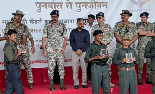 ମାଓବାଦକୁ ମୁହଁ ମୋଡ଼ିଲେ, ଅସ୍ତ୍ର ଛାଡ଼ି ଆତ୍ମସମର୍ପଣ କଲେ ୭୨ ମାଓବାଦୀ