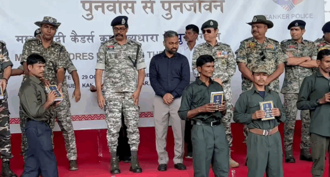 ମାଓବାଦକୁ ମୁହଁ ମୋଡ଼ିଲେ, ଅସ୍ତ୍ର ଛାଡ଼ି ଆତ୍ମସମର୍ପଣ କଲେ ୭୨ ମାଓବାଦୀ