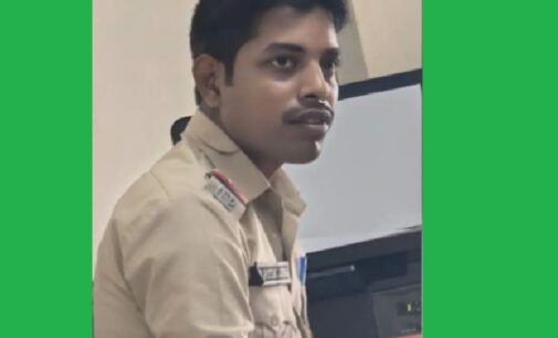 ओडिशा: पुलिस एसआई निलंबित, अपनी जगह युवक को जांच के लिए भेजा