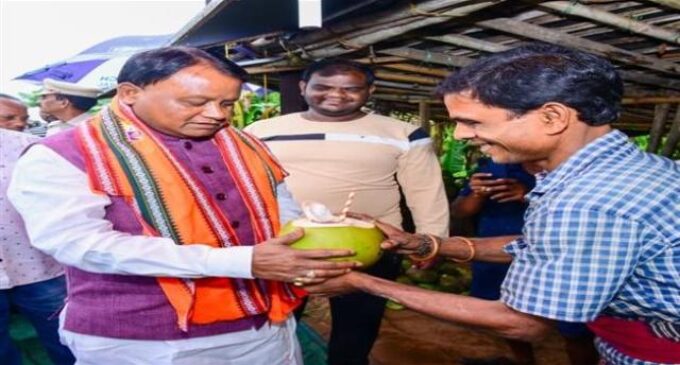 ପୁରୀ ଯାଉଥିଲେ, ରାସ୍ତାରେ ଅଟକି ପଇଡ଼ ପିଇଲେ ମୁଖ୍ୟମନ୍ତ୍ରୀ ମୋହନ ଚରଣ ମାଝୀ