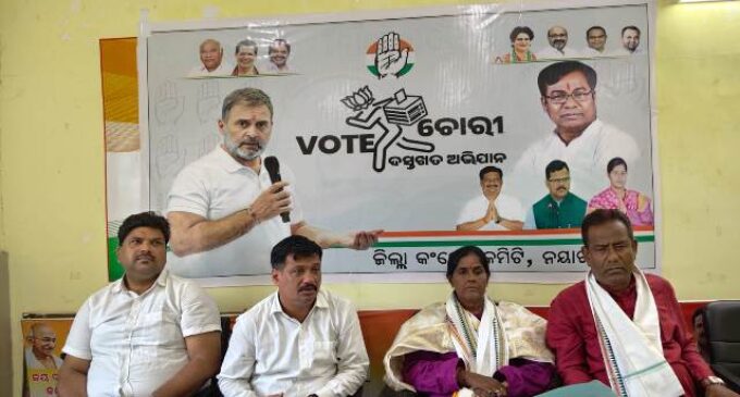 ପିସିସି ସଭାପତି ଶ୍ରୀ ଭକ୍ତ ଚରଣ ଦାସ ଓ ବରିଷ୍ଠ ଆଇନଜୀବୀ ଶ୍ରୀ ରଣଜିତ ଦାଶଙ୍କ ଅଧ୍ୟକ୍ଷତାରେ ଡିସିସି କାର୍ଯ୍ୟାଳୟଠାରେ ଜିଲ୍ଲାବ୍ୟାପି ଭୋଟ ଚୋରି ଦସ୍ତଖତ ଅଭିଯାନ ଅଗ୍ରଗତି ସମ୍ପର୍କରେ ସମୀକ୍ଷା ବୈଠକ ଅନୁଷ୍ଠିତ