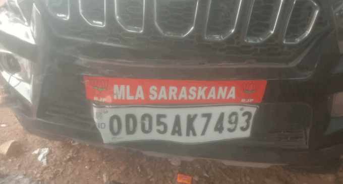 ଦୁଇ ଜଣଙ୍କୁ ଧକ୍କା ଦେଲା ସାରସକଣା ବିଧାୟକଙ୍କ ଗାଡ଼ି, ଗୁରୁତରଙ୍କୁ ଡାକ୍ତରଖାନାରେ ଭର୍ତ୍ତି