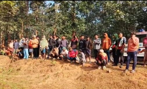 ଜଙ୍ଗଲ ରାସ୍ତା କଡ଼ରୁ ଅଜଣା ଯୁବତୀର ଝୁଲନ୍ତା ଶବ ଉଦ୍ଧାର