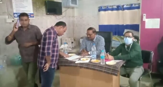 ଗୋଷ୍ଠୀ ସ୍ୱାସ୍ଥ୍ୟ ଅଧିକାରୀଙ୍କ ନାମରେ ଥିବା ଅଭିଯୋଗକୁ ତଦନ୍ତ କଲେ ଜିଲ୍ଲା ସ୍ୱାସ୍ଥ୍ୟ ଟିମ