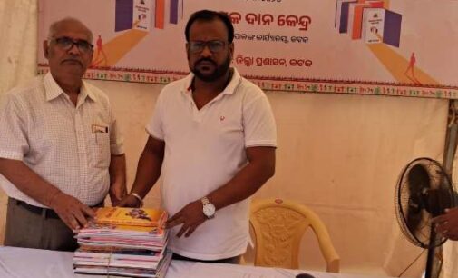 ବାଲିଯାତ୍ରାରେ ପୁସ୍ତକ ବିତରଣ ପାଇଁ ଏକ ଶତ ପୁସ୍ତକ ପ୍ରଦାନ