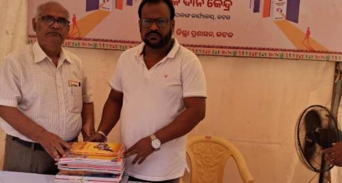 ବାଲିଯାତ୍ରାରେ ପୁସ୍ତକ ବିତରଣ ପାଇଁ ଏକ ଶତ ପୁସ୍ତକ ପ୍ରଦାନ