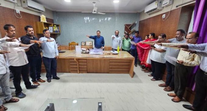 ଜ଼ିଲ୍ଲାପାଳଙ୍କ ସମ୍ମିଳନୀ କକ୍ଷରେ ସର୍ଦ୍ଦାର ବଲ୍ଲଭ ଭାଇ ପଟେଲଙ୍କ ୧୫୦ ତମ ଜନ୍ମ ବାର୍ଷିକ ଉପଲକ୍ଷେ ଏକ ଶପଥ ପାଠ ଉତ୍ସବ ଅନୁଷ୍ଠିତ