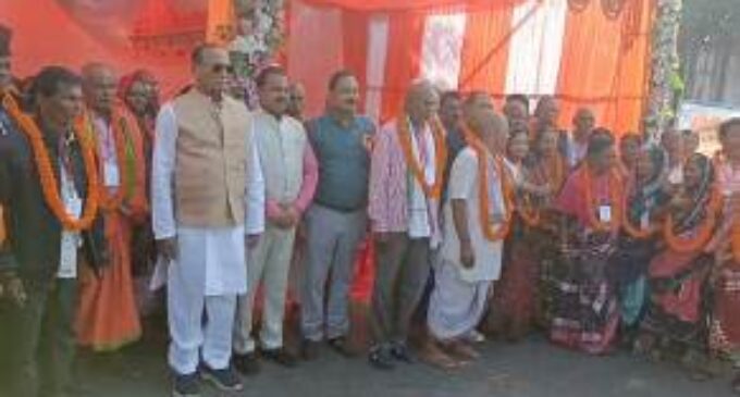 ଜିଲ୍ଲାପାଳ କାର୍ଯ୍ୟାଳୟଠାରେ ବରିଷ୍ଠ ତୀର୍ଥ ଯାତ୍ରୀଙ୍କ ଦୁଇଟି ବସର ଶୁଭାରମ୍ଭ କଲେ ବିଧାୟକ